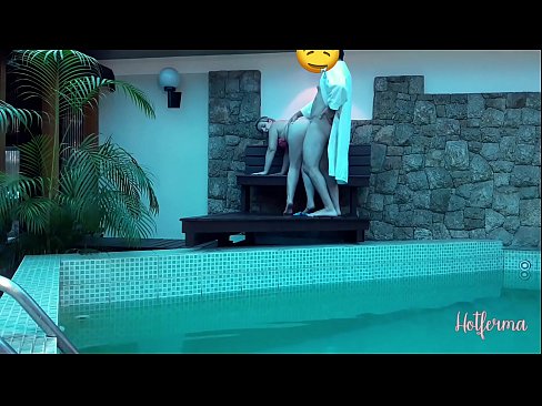 ❤️ Boss kutsub neiu basseini, kuid ei suutnud vastu panna kuumale ❌ Pornovideo at us ❌❤