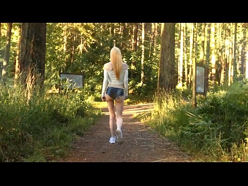 ❤️ Ilus naine liigub aeglaselt, mitte alasti video ❌ Pornovideo at us ❌❤